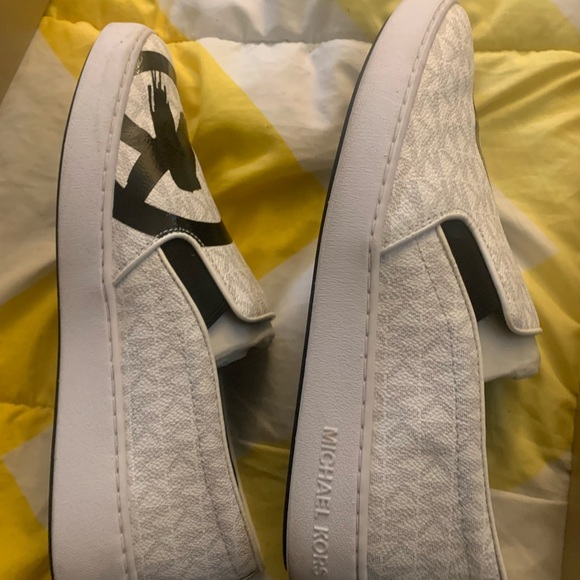 Micheal kors slip-ons - Picture 8 of 11